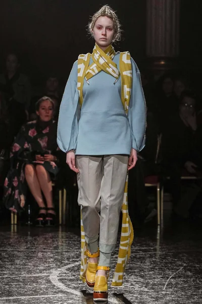 Look 13